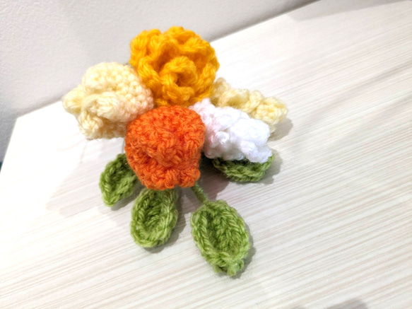 チューリップ  スワッグ ミニブーケ　かぎ編み　インテリア　韓国　結婚式　ウェルカムスペース　毛糸の花束　 4枚目の画像