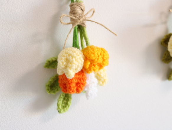 チューリップ  スワッグ ミニブーケ　かぎ編み　インテリア　韓国　結婚式　ウェルカムスペース　毛糸の花束　 3枚目の画像