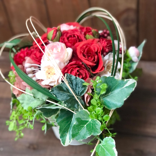 結婚祝い》可愛いハート型 ローズアレンジメント R アートフラワー