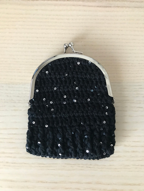 ハンドメイド・かぎ編み スパンコール黒糸がま口ポーチ 母の日ギフトに