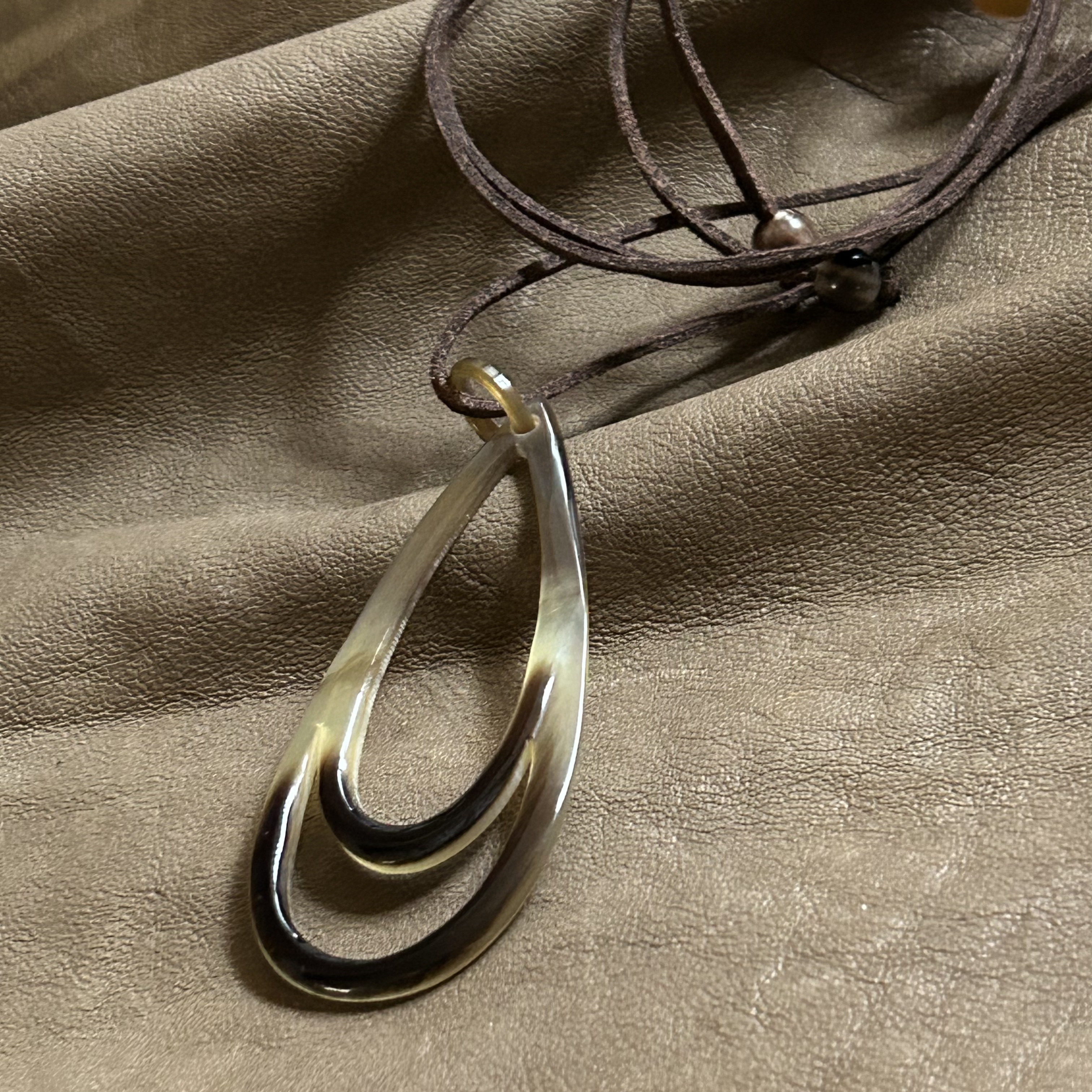 雫型 バッファローホーン ペンダント 水牛 ネックレス・ペンダント K