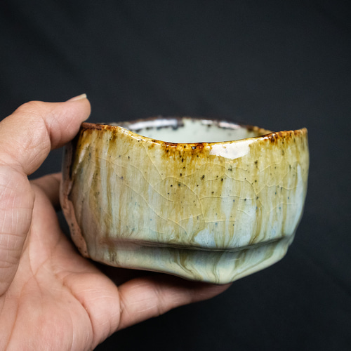 黄金窯変2024 釉薬の流れが深い味わいの抹茶碗 涼 24hM01 茶碗・めし碗