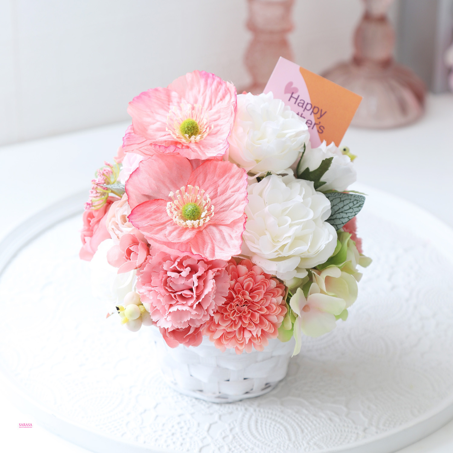 『特集掲載』コーラルピンクのホワイトバスケットアレンジ