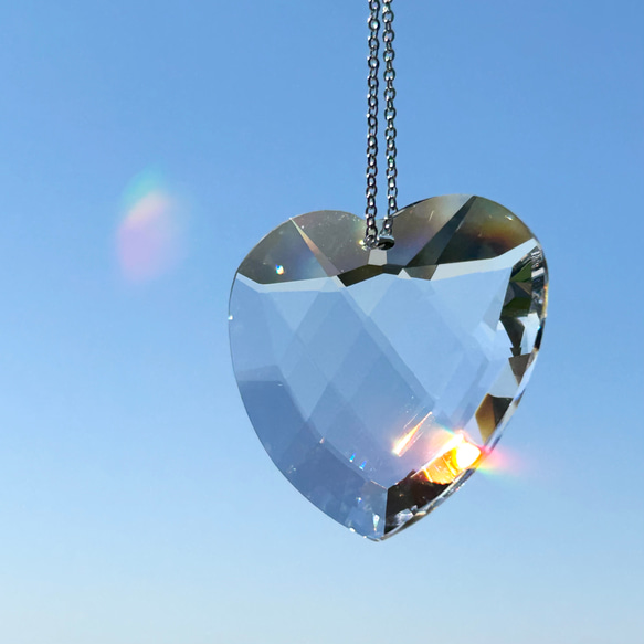 癒やされ愛いっぱいに♡プレシオサクリスタルガラスハート4cmのサンキャッチャー 2枚目の画像