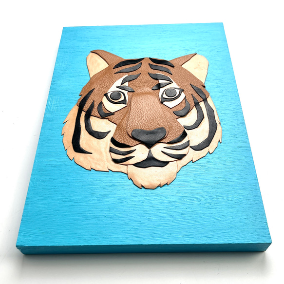 レザーのコラージュアート（トラ）タイガー A4サイズ 木製パネル 原画 4枚目の画像