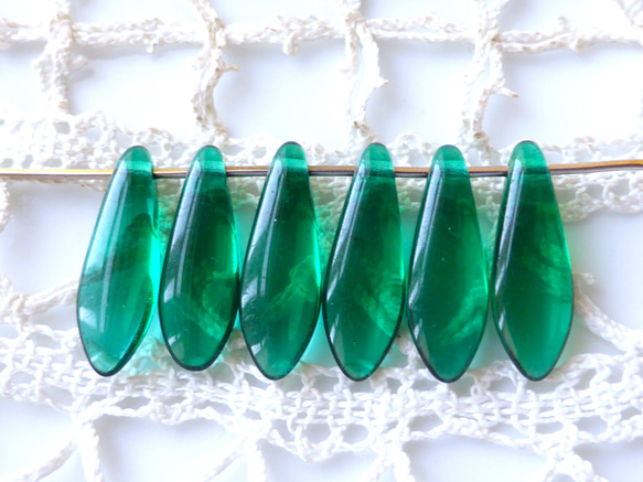 ダガー　緑　チェコビーズCzech Glass Beads6個 1枚目の画像