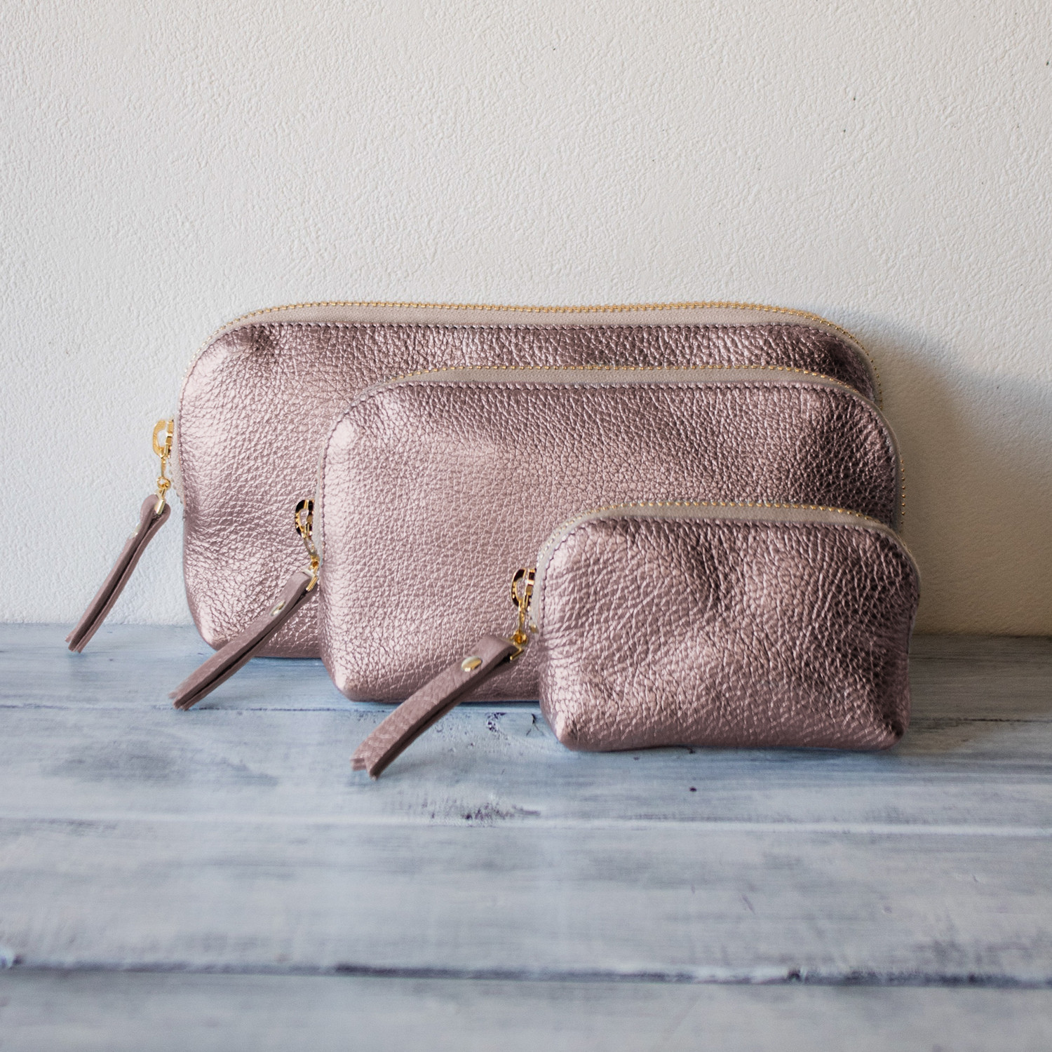 【大中小3点セット】本革 ポーチ 小物入れ ペンケース 通帳入れ パスポート入れ 充電器入れ【シルバーピンク】