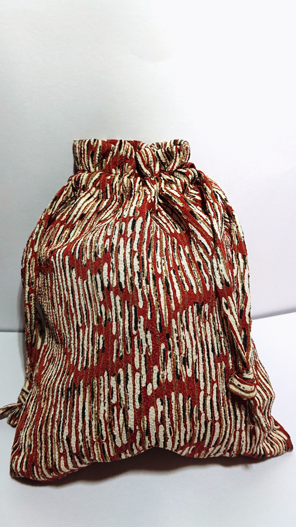 赤柄 手作り巾着 お出かけの際の1品に✨ 1枚目の画像