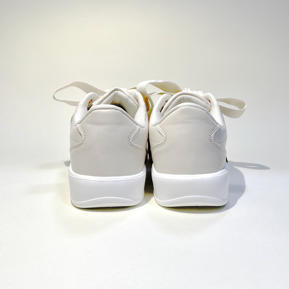 雙色輕質外套運動鞋配可愛大絲帶狀鞋帶（象牙色 x 琺瑯黑）22.5 厘米至 24.5 厘米 第5張的照片