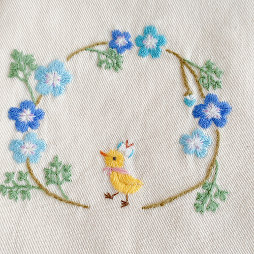 刺繍 小さいポーチ＊ネモフィラお散歩ひよこ 生成り〈無料