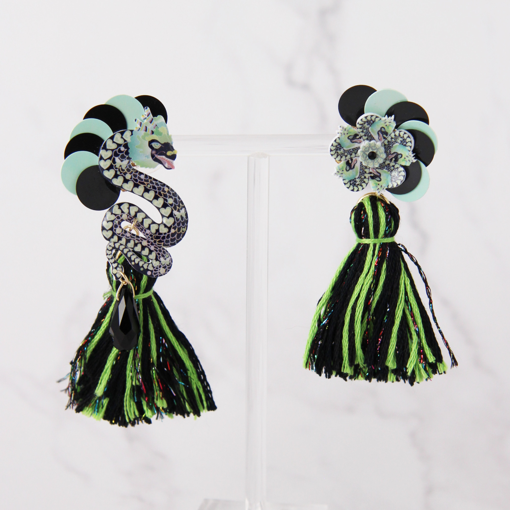 【受注生産】龍&龍柄のお花 小(ブラック×グリーン) ピアス／イヤリング