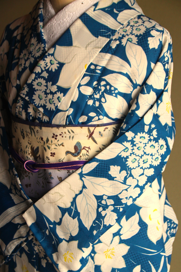 単衣ポリ　変わり織　着物大正ロマン感漂う落ち着いたターコイズブルーに百合桔梗芍薬が素敵　　トールサイズ　裄67ｃｍ　 16枚目の画像