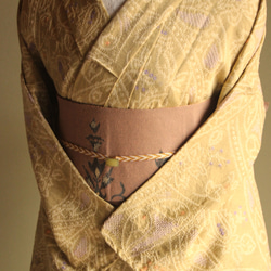 正絹単衣　細かい絞りで表現されたサンドイエロー地にペーズリー柄がやさしいオリエンタルな雰囲気　トールサイズ袖長め洗濯可能 11枚目の画像