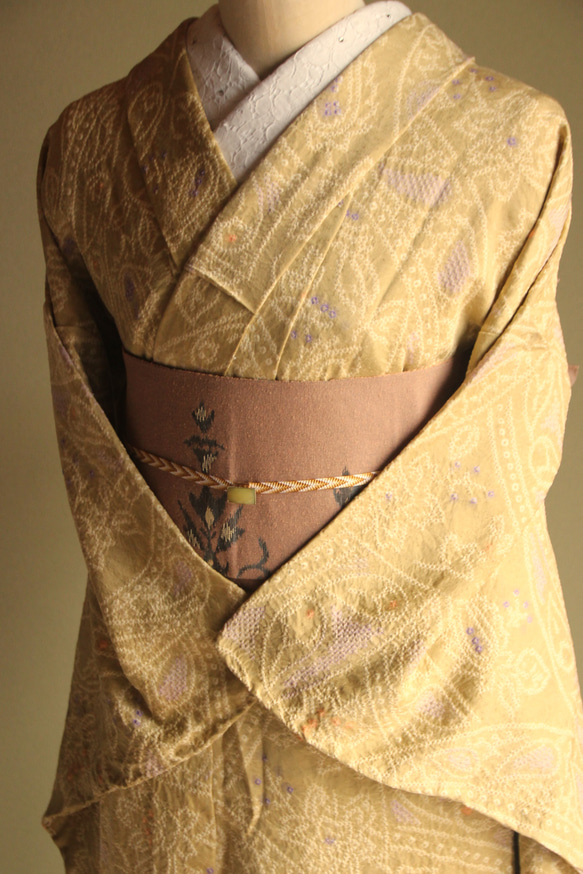 正絹単衣　細かい絞りで表現されたサンドイエロー地にペーズリー柄がやさしいオリエンタルな雰囲気　トールサイズ袖長め洗濯可能 11枚目の画像