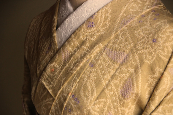 正絹単衣　細かい絞りで表現されたサンドイエロー地にペーズリー柄がやさしいオリエンタルな雰囲気　トールサイズ袖長め洗濯可能 8枚目の画像