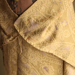正絹単衣　細かい絞りで表現されたサンドイエロー地にペーズリー柄がやさしいオリエンタルな雰囲気　トールサイズ袖長め洗濯可能 9枚目の画像