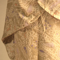 正絹単衣　細かい絞りで表現されたサンドイエロー地にペーズリー柄がやさしいオリエンタルな雰囲気　トールサイズ袖長め洗濯可能 5枚目の画像