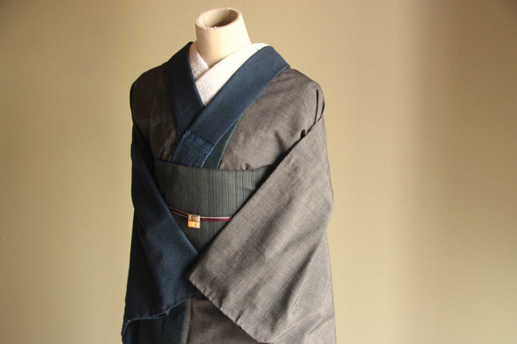 単衣　ウール異素材のグレー黒+紺メンズライク☆大人かっこいい着こなし　裄67ｃｍ　お袖長めモアトールサイズ 17枚目の画像