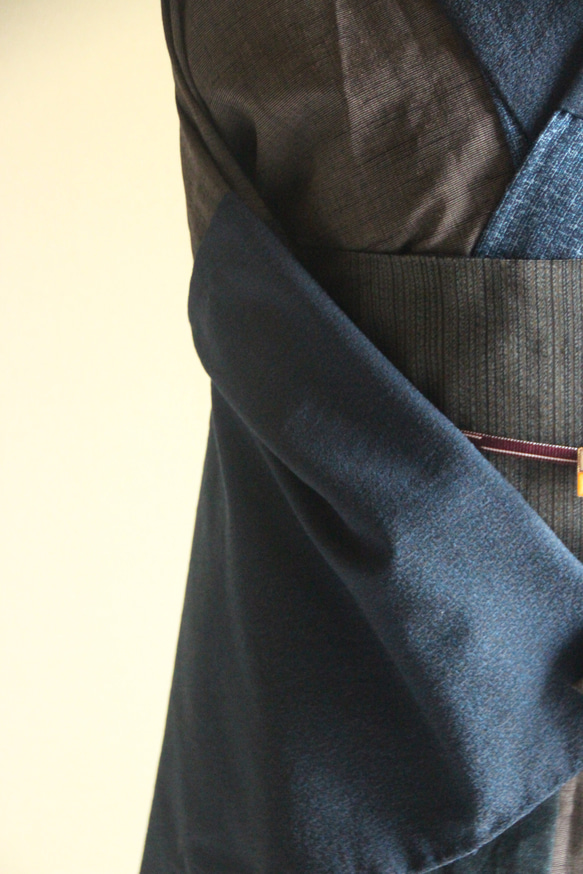 単衣　ウール異素材のグレー黒+紺メンズライク☆大人かっこいい着こなし　裄67ｃｍ　お袖長めモアトールサイズ 19枚目の画像