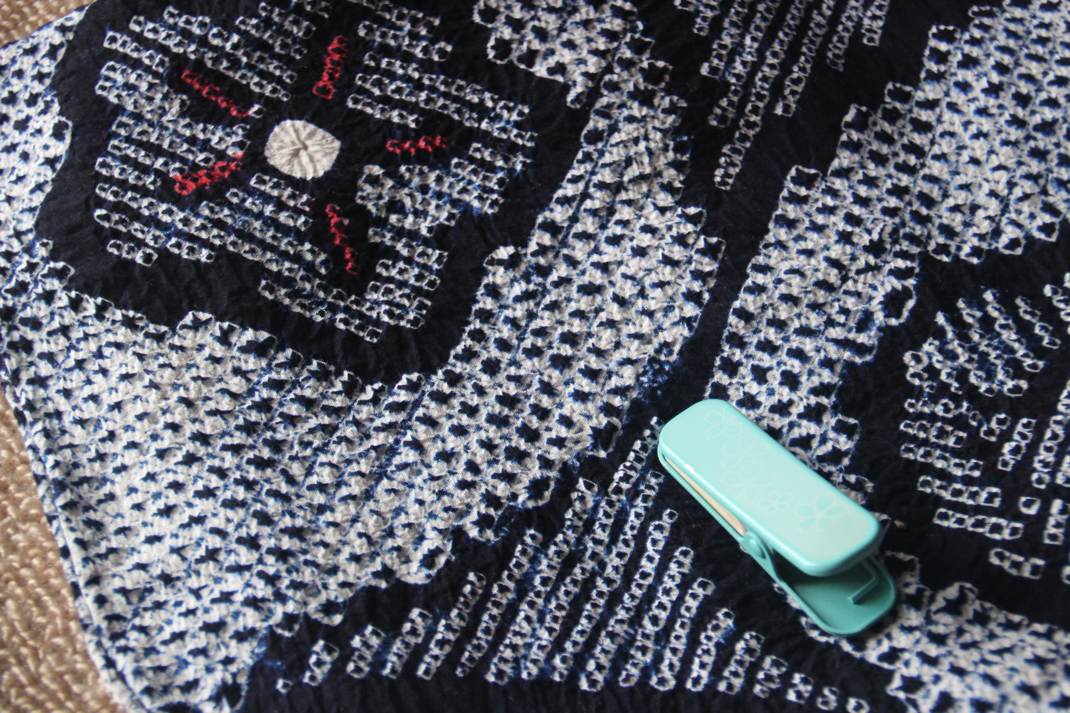 ◇現代 有松鳴海絞　浴衣◇【濃紺　朱桃】希少柄　橘・桐・桔梗・桜の吉祥紋が上品でクラシカル　裄68ｃｍトールサイズ木綿