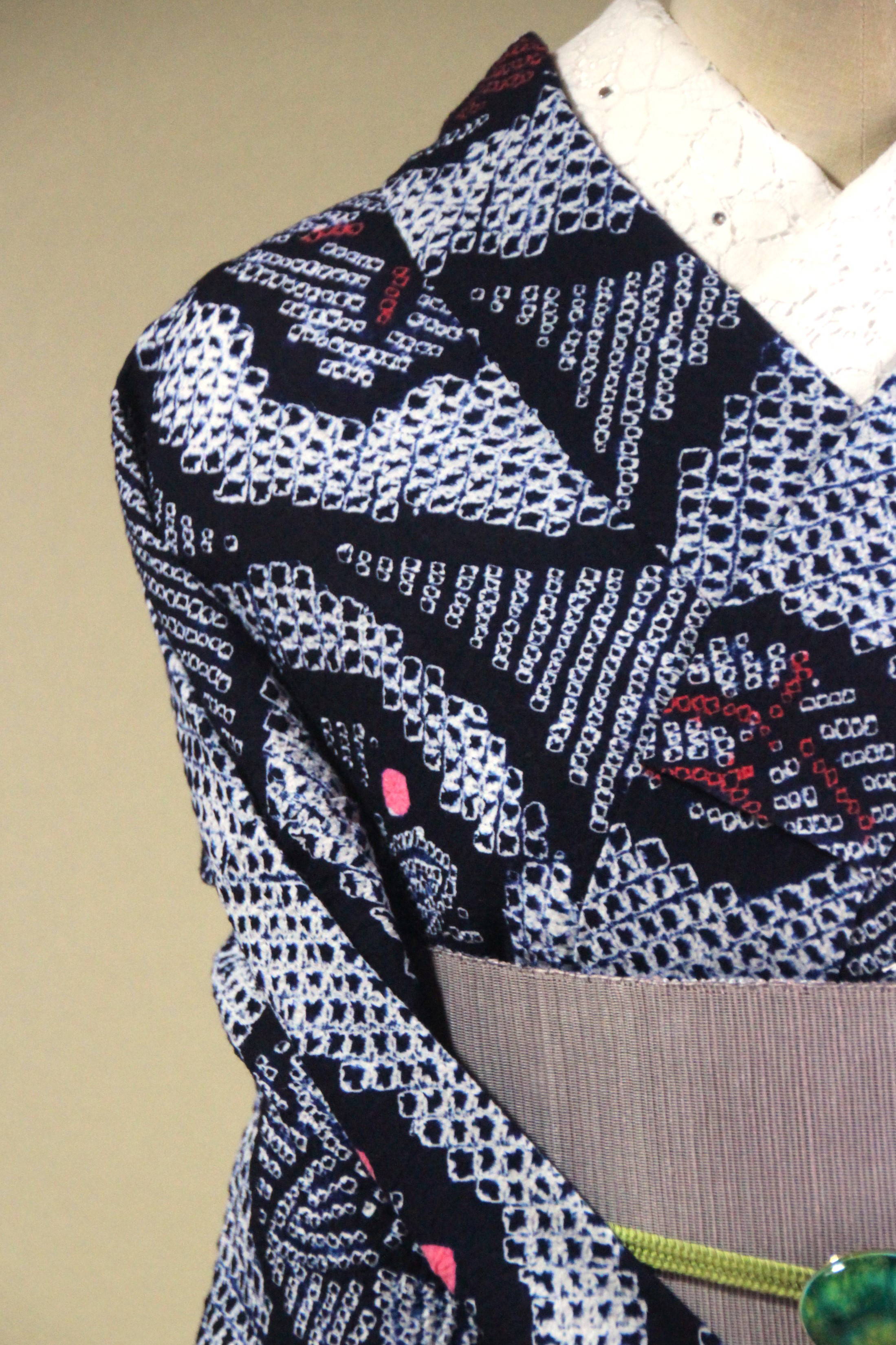 ◇現代 有松鳴海絞　浴衣◇【濃紺　朱桃】希少柄　橘・桐・桔梗・桜の吉祥紋が上品でクラシカル　裄68ｃｍトールサイズ木綿