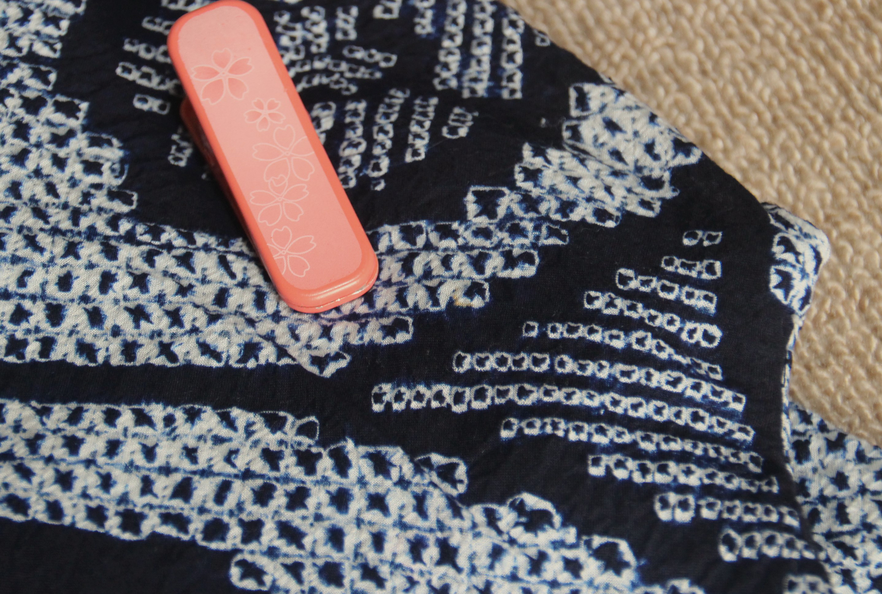 ◇現代 有松鳴海絞　浴衣◇【濃紺　朱桃】希少柄　橘・桐・桔梗・桜の吉祥紋が上品でクラシカル　裄68ｃｍトールサイズ木綿