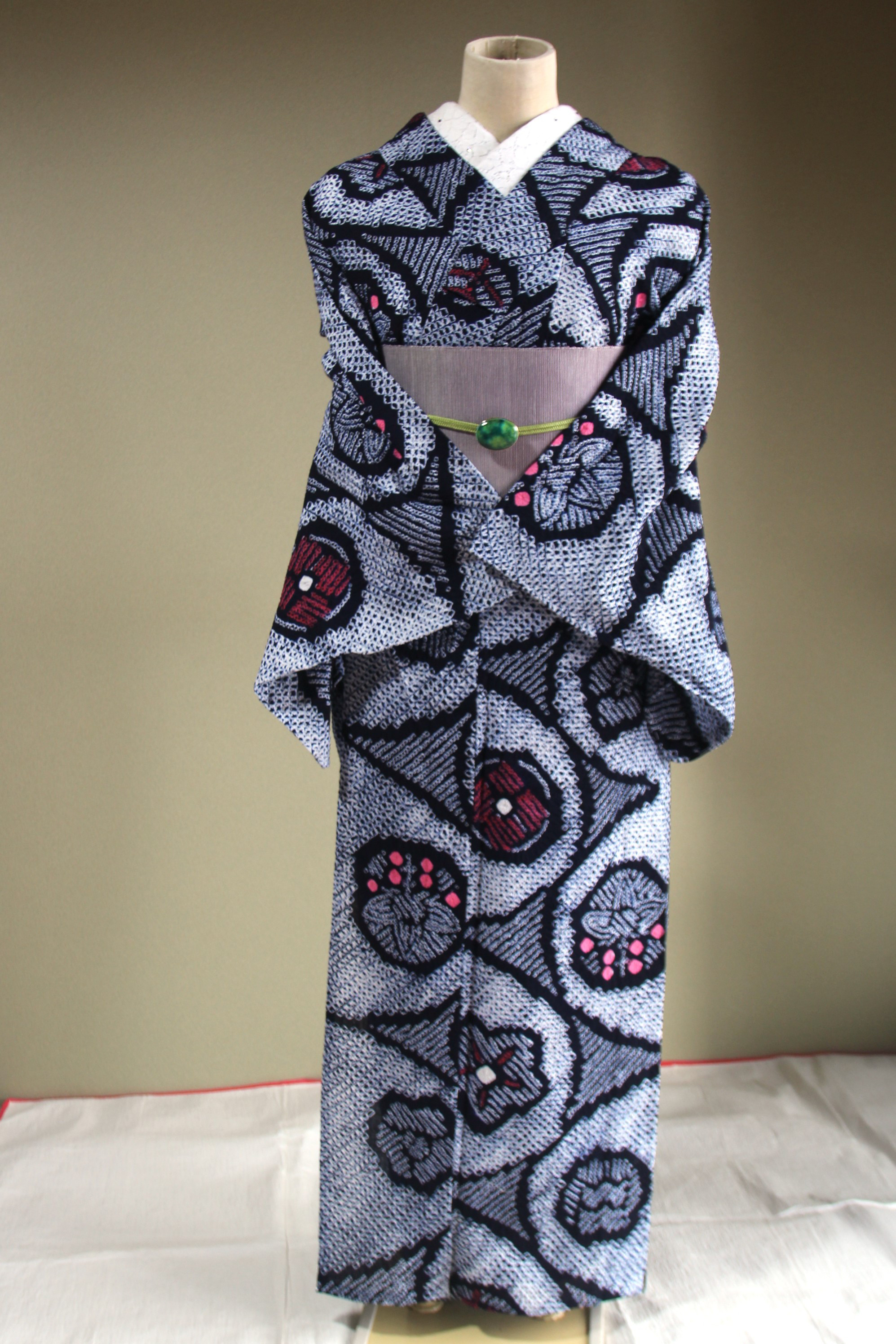 ◇現代 有松鳴海絞　浴衣◇【濃紺　朱桃】希少柄　橘・桐・桔梗・桜の吉祥紋が上品でクラシカル　裄68ｃｍトールサイズ木綿