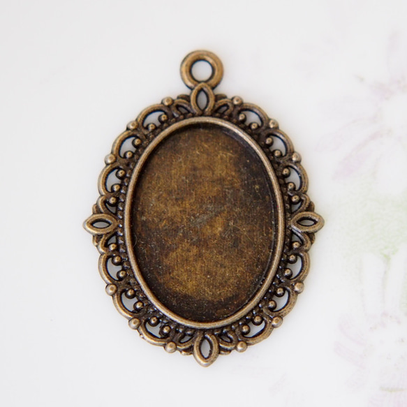 【1個】アンティークゴールド　金古美　オーバルペンダントトップ　セッティング 　空枠　台座18ｘ13ｍｍ用/PB1932 1枚目の画像