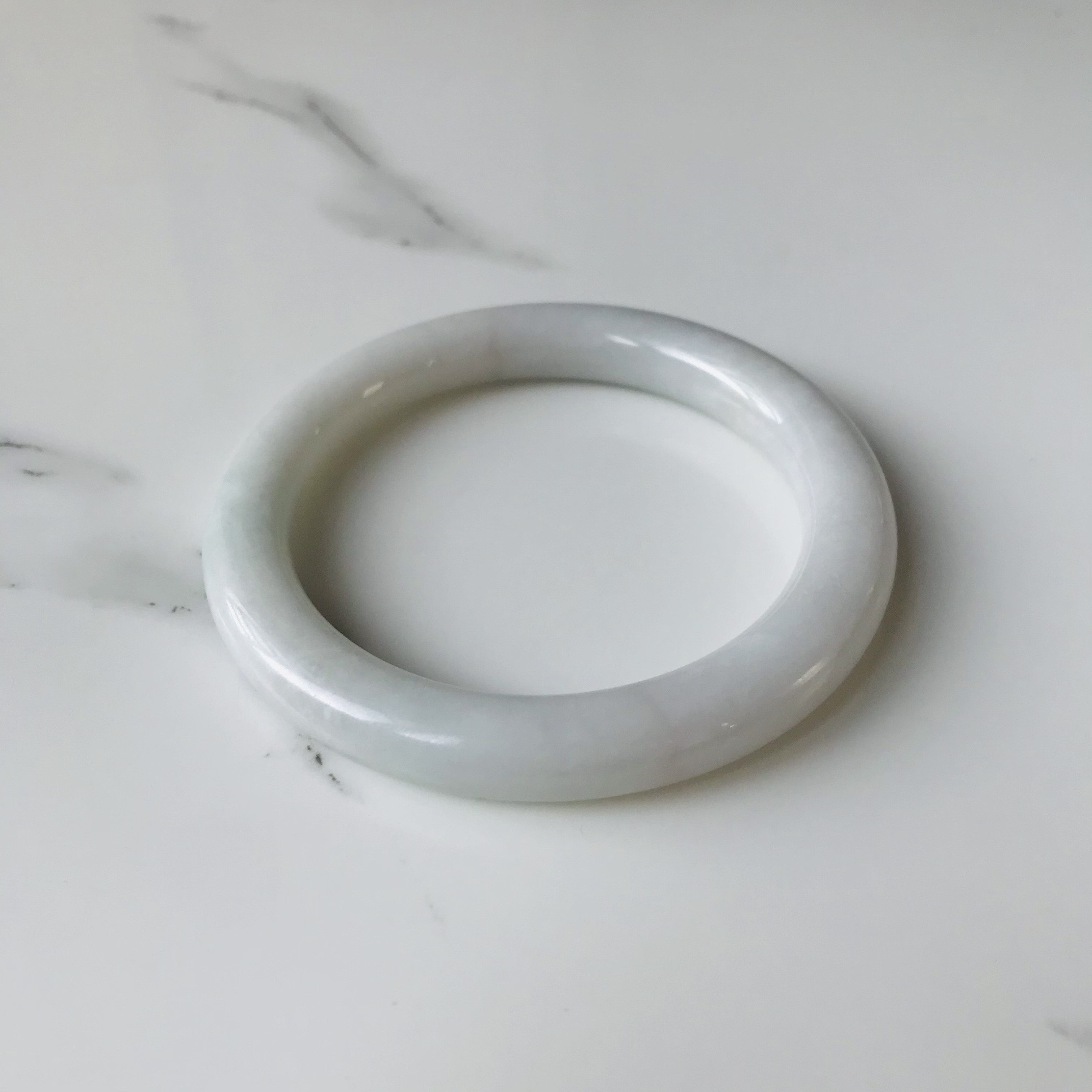 [B510-083] ジェイド　JADE  ヒスイ　本翡翠　バングル　天然石　ミャンマー産　ホワイト　55.7mm