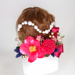 【一点限品】椿とマムとパール飾りのヘッドドレス 成人式 卒業式 袴 髪飾り 造花 和装 ピンク リボン 3枚目の画像