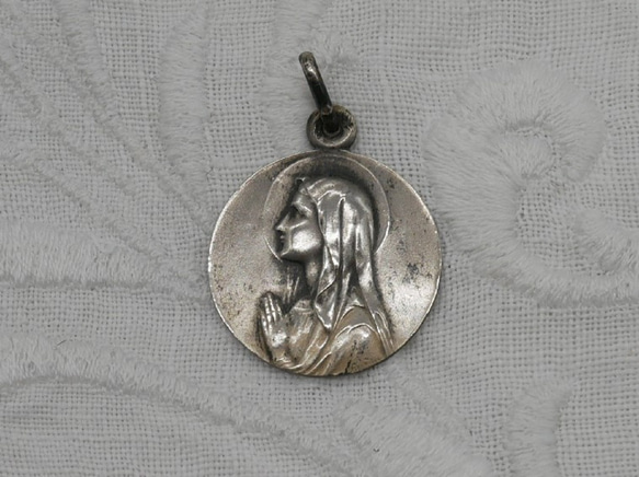 【再入荷！】 フランスヴィンテージ聖母マリアシルバーメダイペンダントトップ アクセサリー