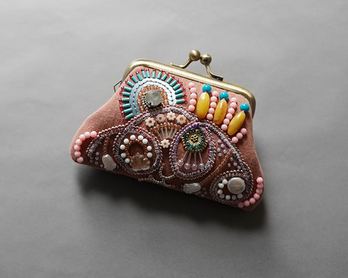 ビーズ刺繍の小さながま口 4 ピンク ピンク マチなしポーチ がま口 月