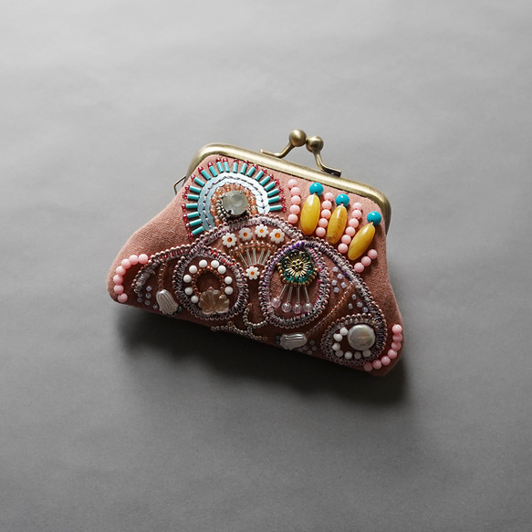 高級ビーズバッグ 新品未使用 がま口 チェーン ブラック系 刺繍 ビンテージ ビーズ刺繍 がま口 パーティーバッグ チェーン付き ブラック