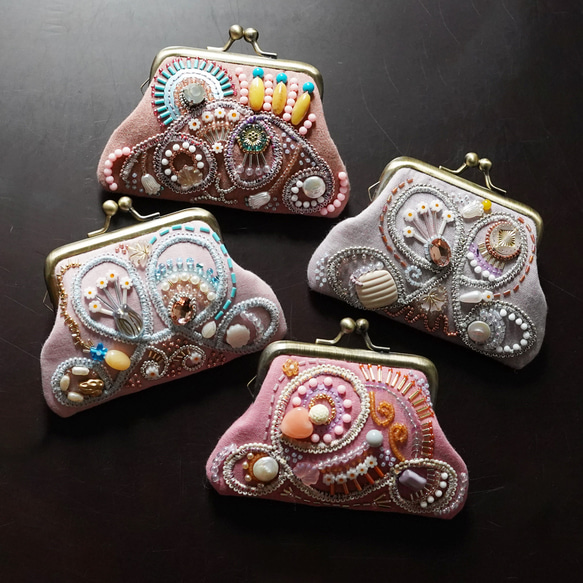 ビーズ刺繍の小さながま口 4　ピンク　ピンク　マチなしポーチ 9枚目の画像