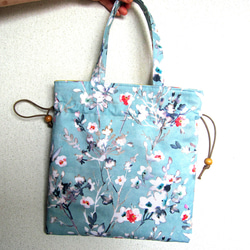 フランス生地　巾着バッグ　A4対応　3way　晴れやかブルー　花柄トートバッグ 2枚目の画像