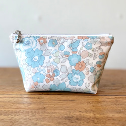 専用ページ　リバティラミネート生地使用ポーチ 627d891065412ad752a1ef928071c5