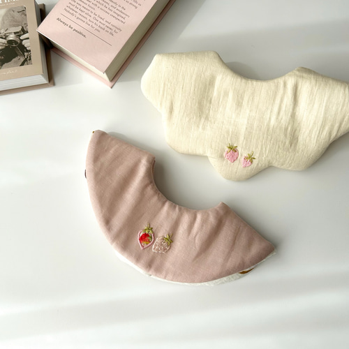いちご刺繍がかわいいスタイ ふわふわ厚みのあるスタイ 吸収力