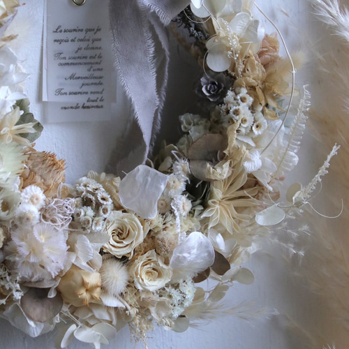 エクリュカラーの三日月リース プリザーブドフラワー chainon 通販