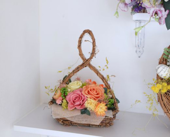 カーリーオーバルバスケット オレンジ カーネーション ローズ プレゼント ギフト 母の日 花 4枚目の画像