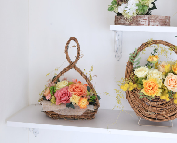 カーリーオーバルバスケット オレンジ カーネーション ローズ プレゼント ギフト 母の日 花 3枚目の画像