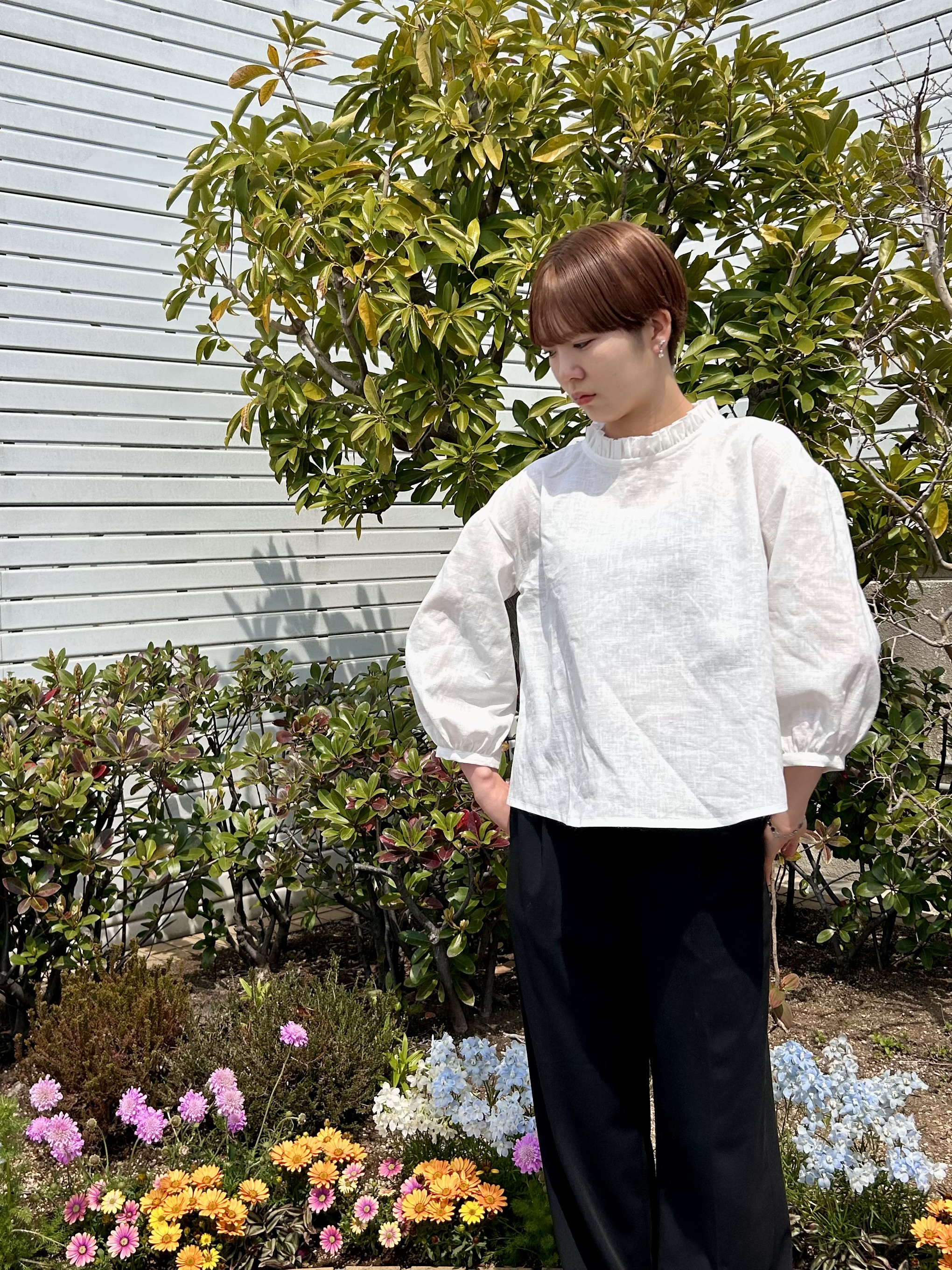 スタンドフリルがかわいい＊フリルネックブラウス＊オフホワイト＊国産リネン＊七分袖