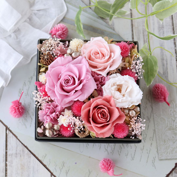 宝石箱のようなフラワーボックス ピンク カーネーション ローズ プレゼント ギフト 母の日 花 1枚目の画像