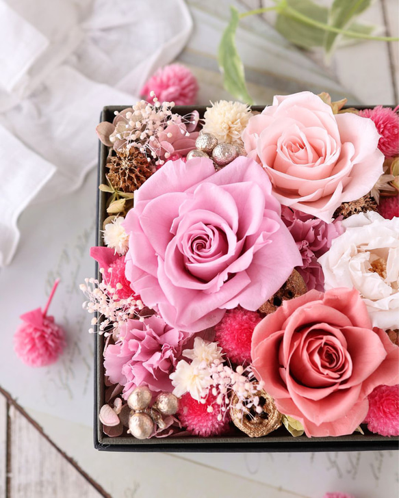 宝石箱のようなフラワーボックス ピンク カーネーション ローズ プレゼント ギフト 母の日 花 2枚目の画像