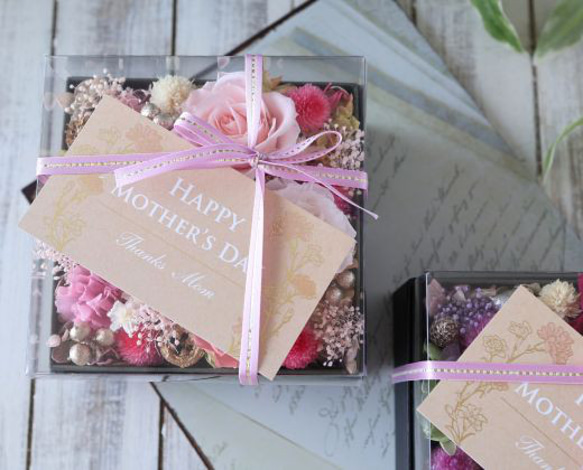 宝石箱のようなフラワーボックス ピンク カーネーション ローズ プレゼント ギフト 母の日 花 14枚目の画像