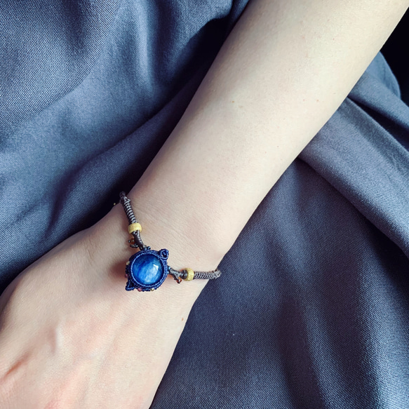 ブルーカイヤナイトのシンプルシックなブレスレット / hanging bracelet / kyanite 3枚目の画像