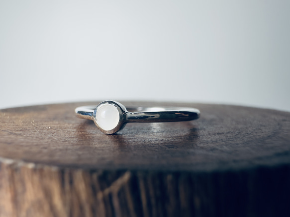 ホワイトムーンストーン　ひとつぶリング　silver925 6月天然石 4枚目の画像