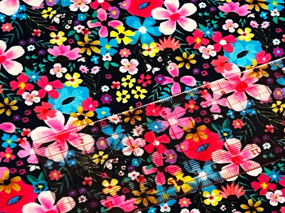 Abby Jacobs 110cm x 50cmずつ切売 - ユニコーンの花園/Navy 4枚目の画像