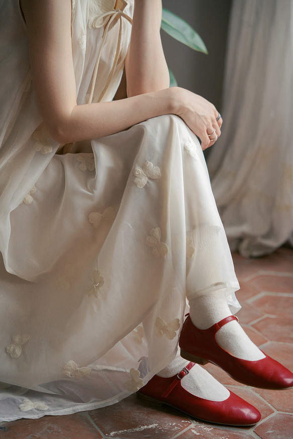 クリームベージュのヘイジーバタフライミストヤーンノースリーブドレス二重層防透明ミッドレングスルーズドレス 11枚目の画像