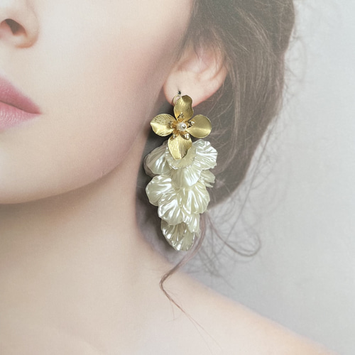 No.267】ゴールドフラワーと贅沢花びら ピアス or イヤリング