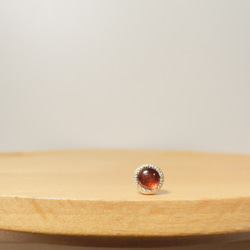 ガーネット　ひとつぶピアス　silver925 ミルグレイン 2枚目の画像